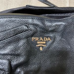 Black side Prada purse